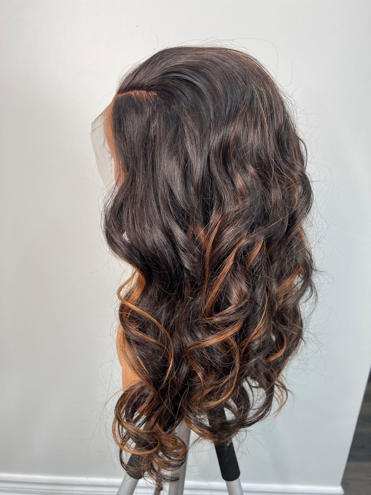 Elin Waves in Dark Brown and Honeyblonde 16 Inches with 13x4 Frontal ! Weaves are so soft and retains very good waves