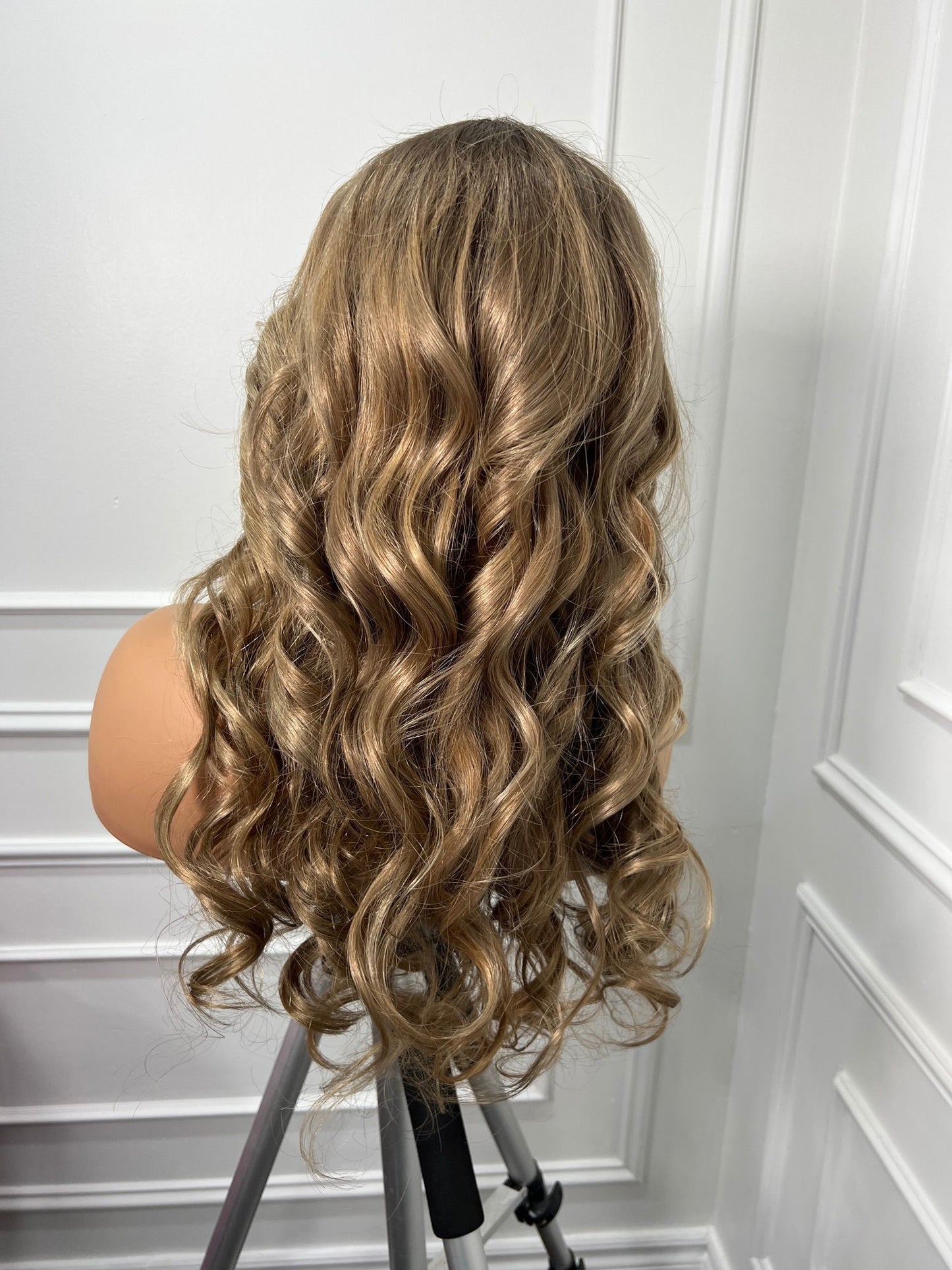 Ellie Waves 20 Inches with Natural Looking 13x4 Frontal