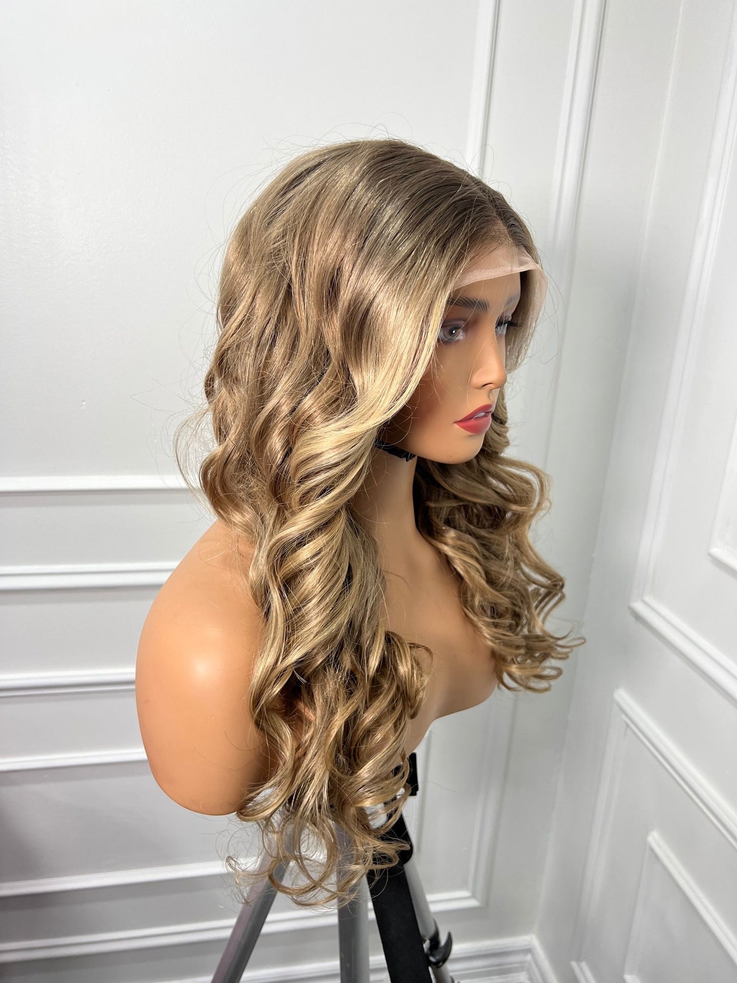 Ellie Waves 20 Inches with Natural Looking 13x4 Frontal