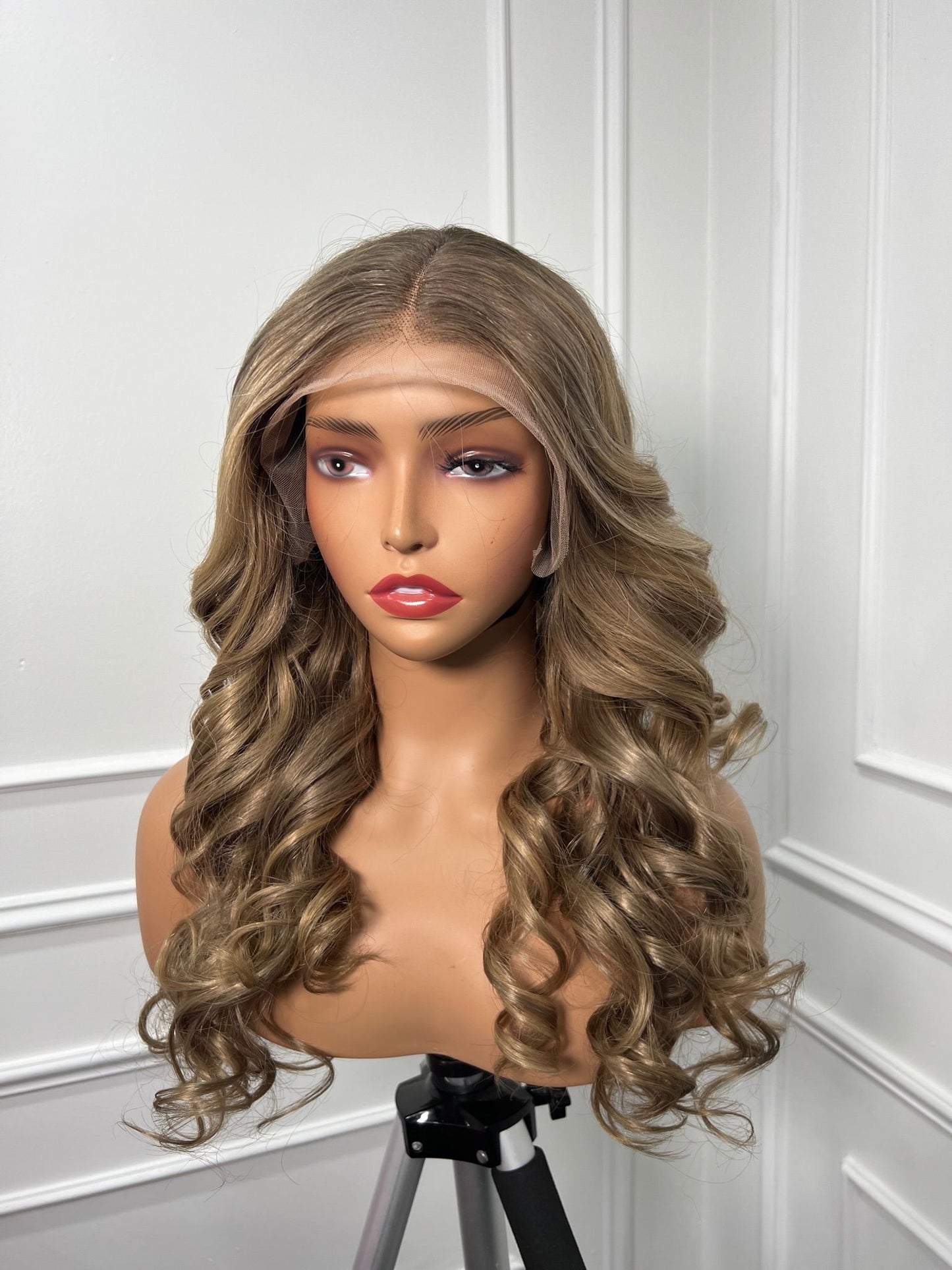 Ellie Waves 20 Inches with Natural Looking 13x4 Frontal
