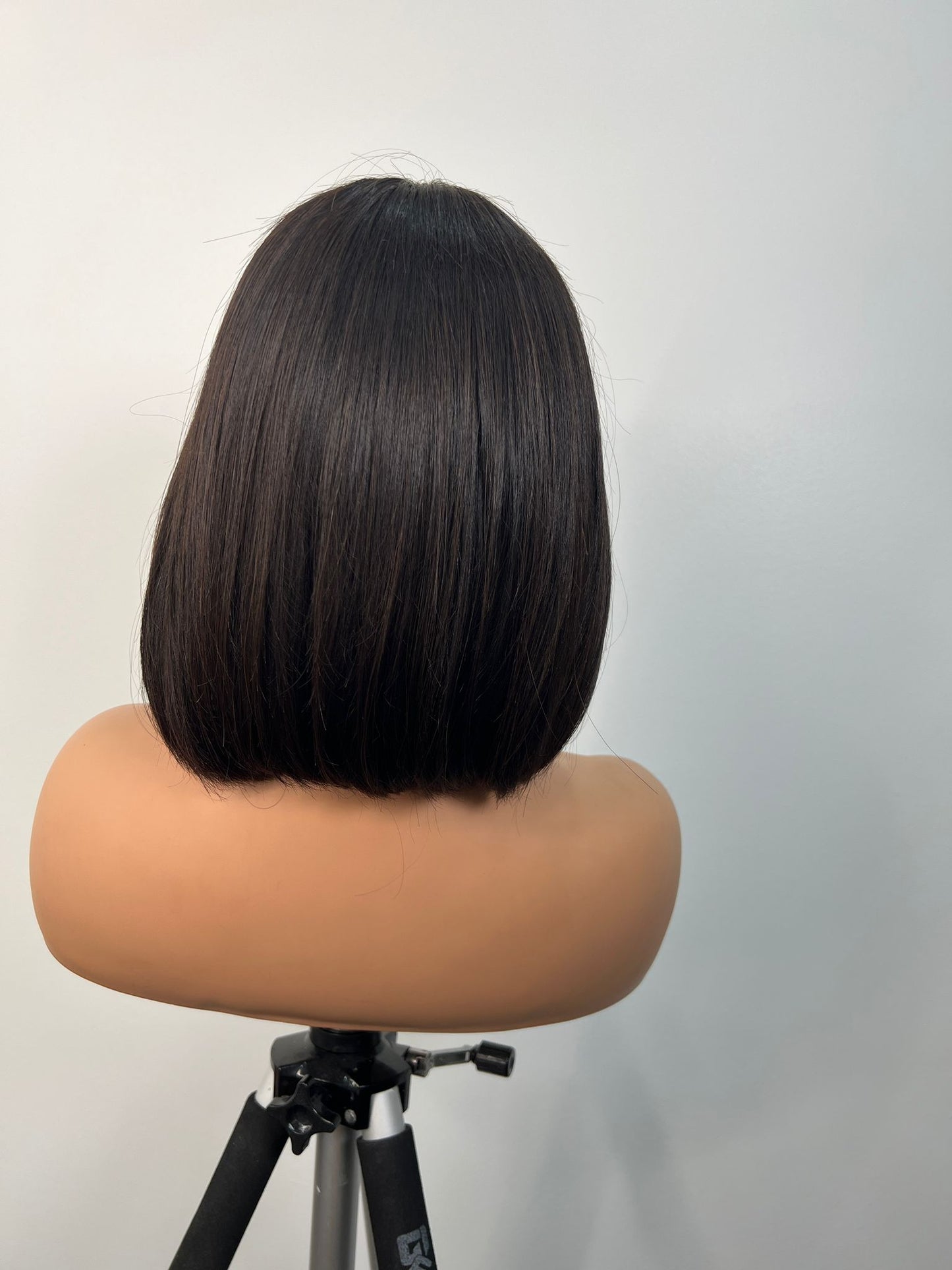 Pearl Edgy Bob 10 Inches with a matching 2x6 Long Closure
